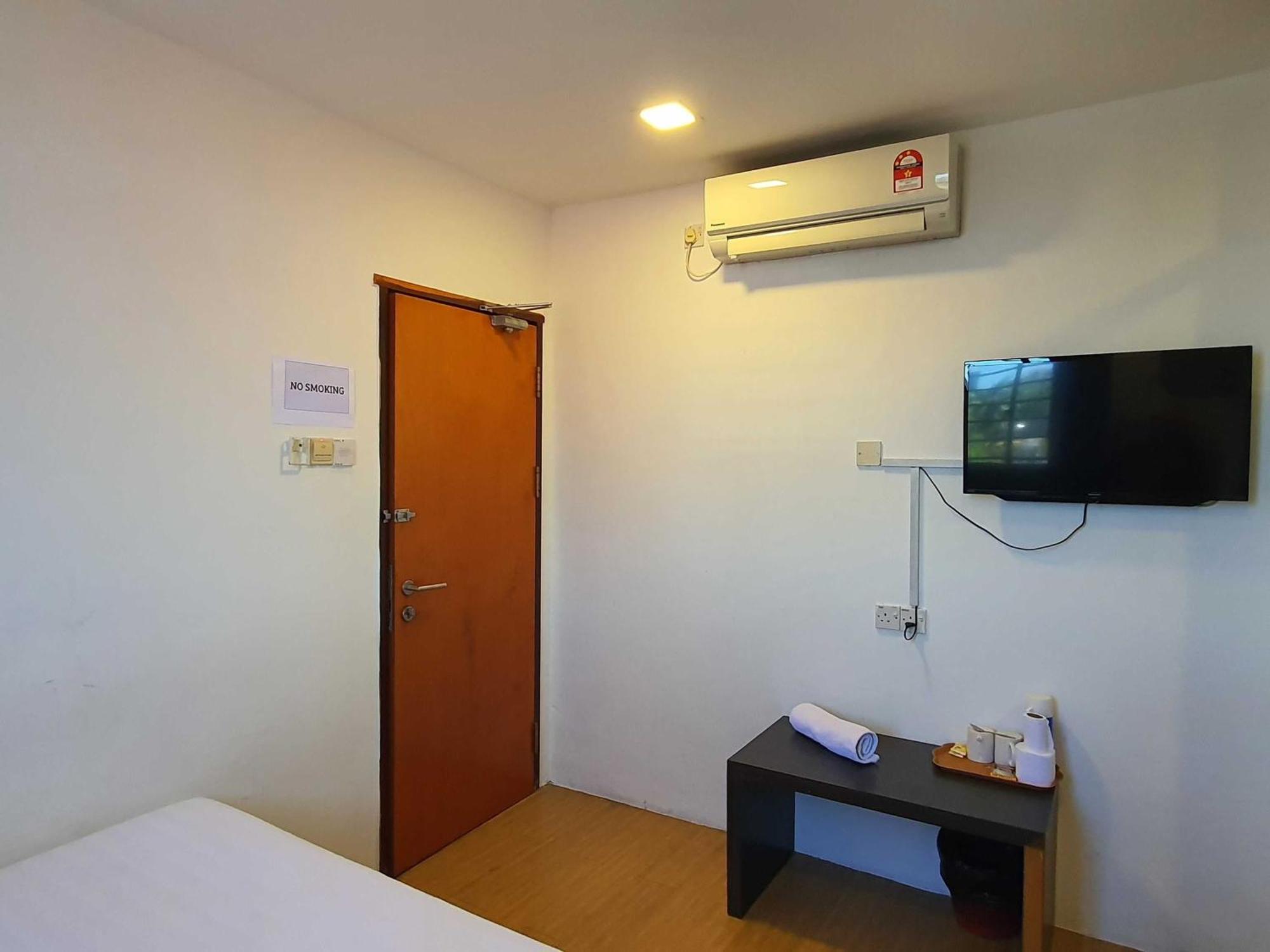 Oyo 91053 Signature Inn Miri Εξωτερικό φωτογραφία