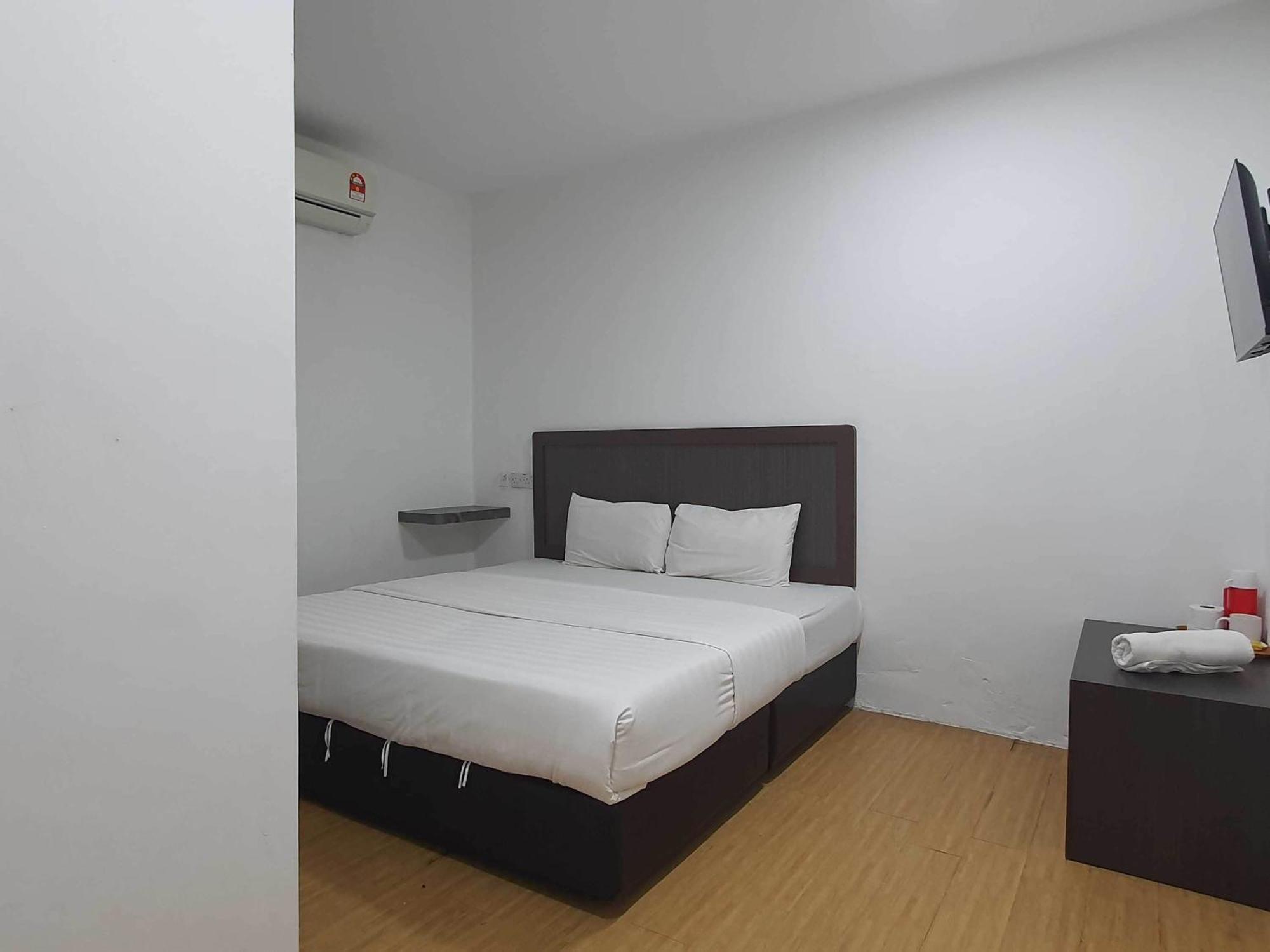 Oyo 91053 Signature Inn Miri Εξωτερικό φωτογραφία