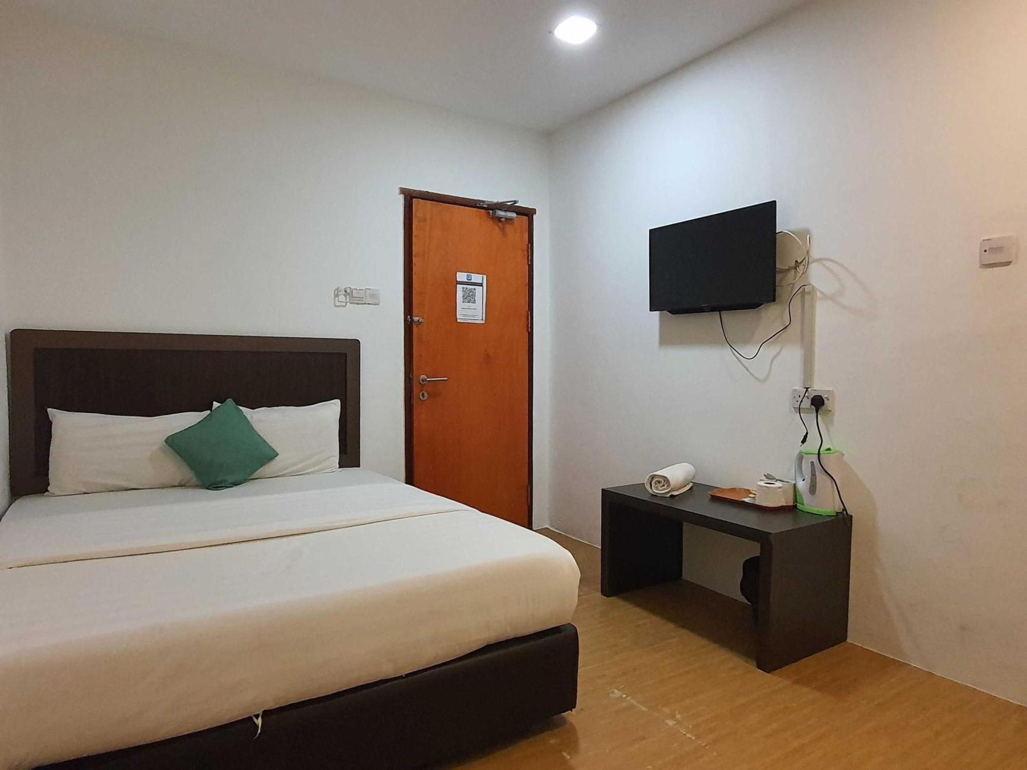 Oyo 91053 Signature Inn Miri Εξωτερικό φωτογραφία