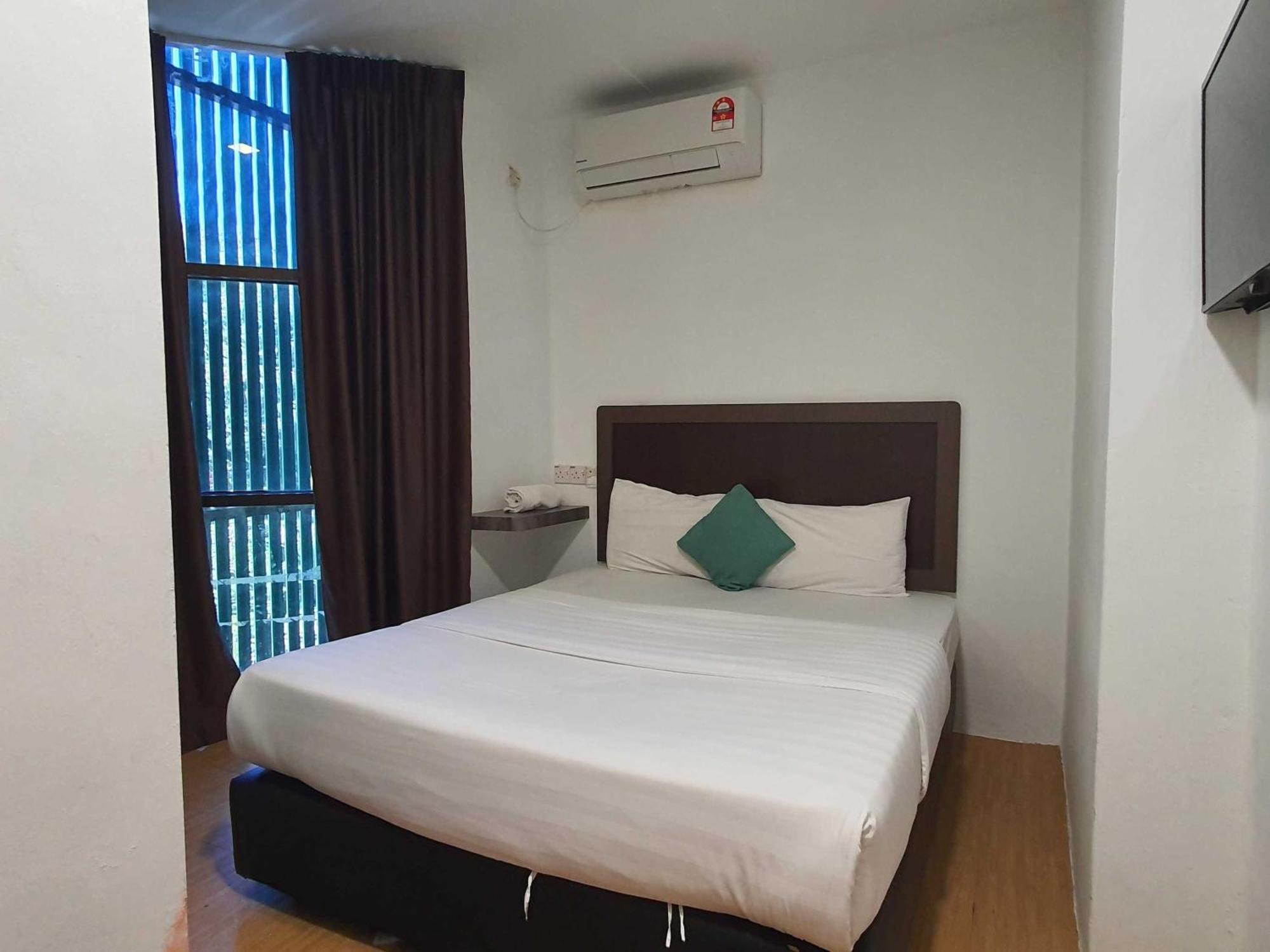 Oyo 91053 Signature Inn Miri Εξωτερικό φωτογραφία