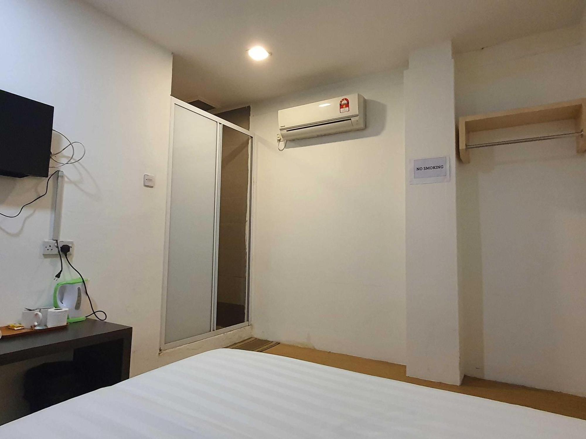 Oyo 91053 Signature Inn Miri Εξωτερικό φωτογραφία